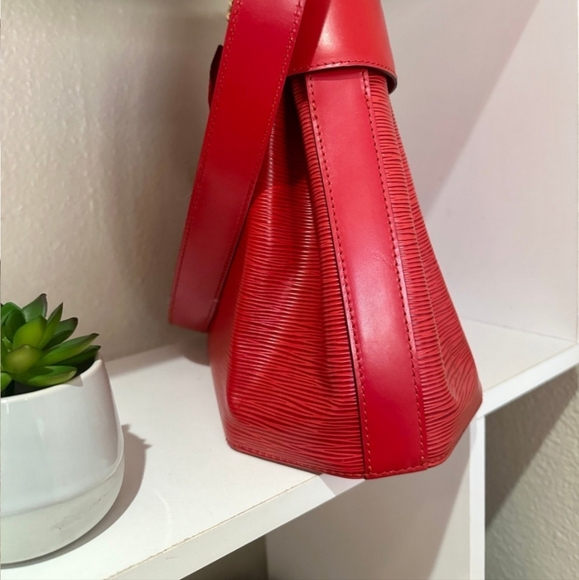 Louis Vuitton Epi Sac D'Epaule Red - Picture 6 of 16